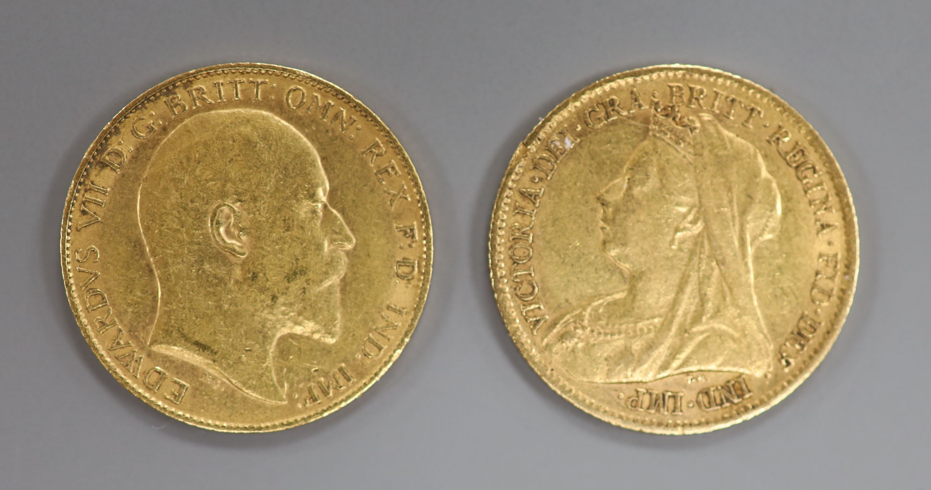 Two gold half sovereigns, 1900 & 1902.